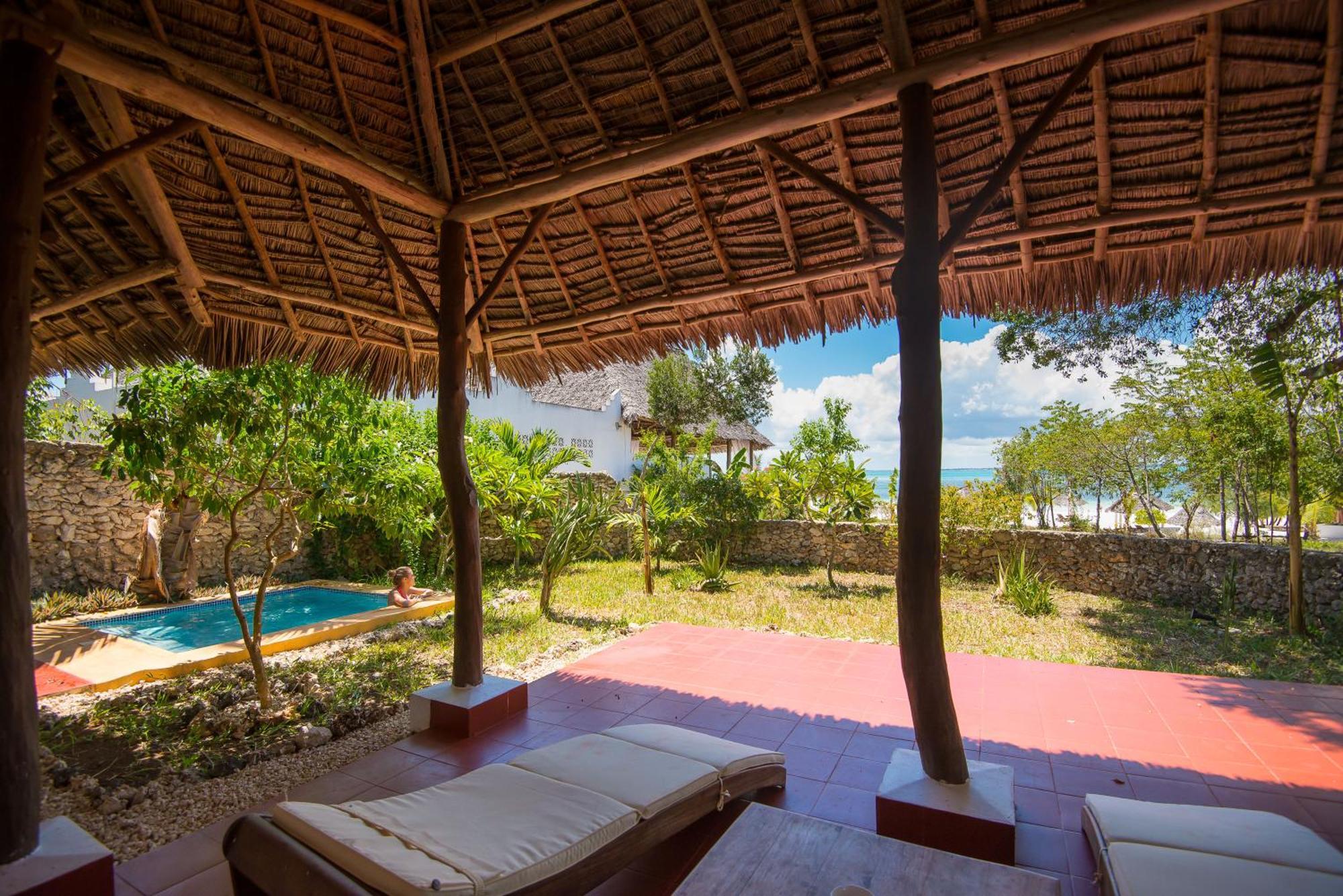 Konokono Beach Resort And Isaraya Luxury Overwater Villas Michamvi Kae Номер фото